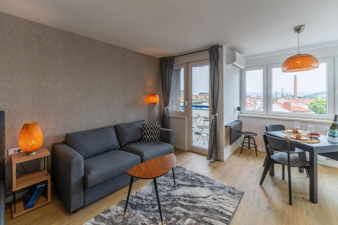 Elegant Tour As Studio Gilly With Open Views And A Balcony In The Center 卢布尔雅那 外观 照片
